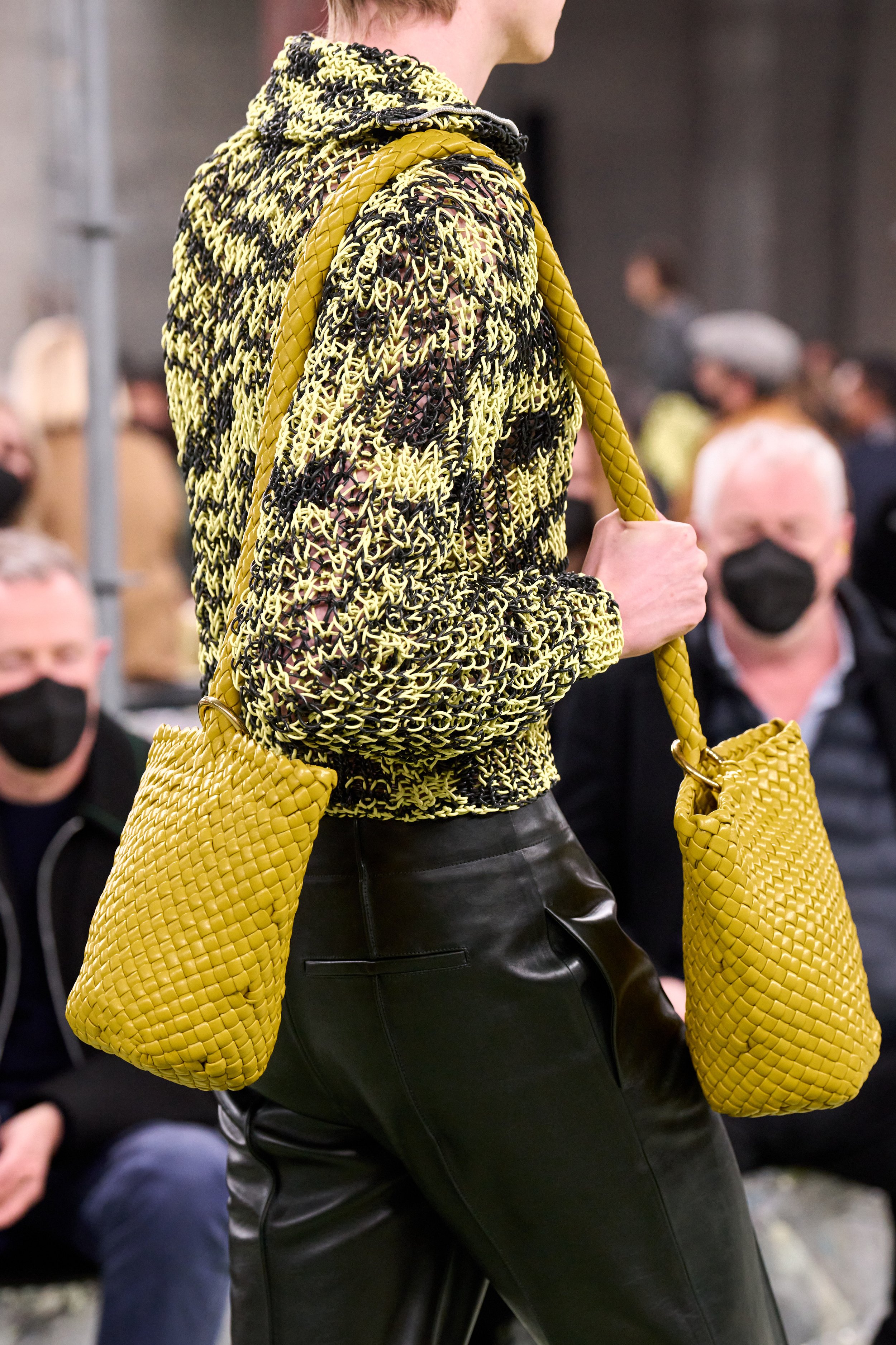 極美品⭐️Bottega Veneta 2021SS Textured Top Bottega Veneta Medium Solstice Bag - Bergdorf Goodman